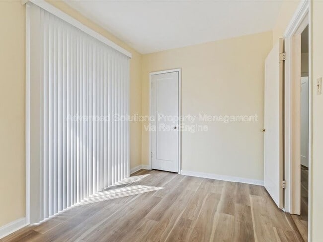 Building Photo - 1966 E Garfield Ave