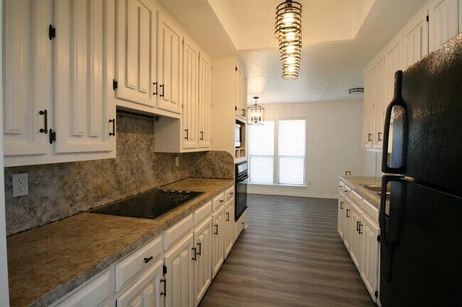 Building Photo - 16933 Davenport Ct