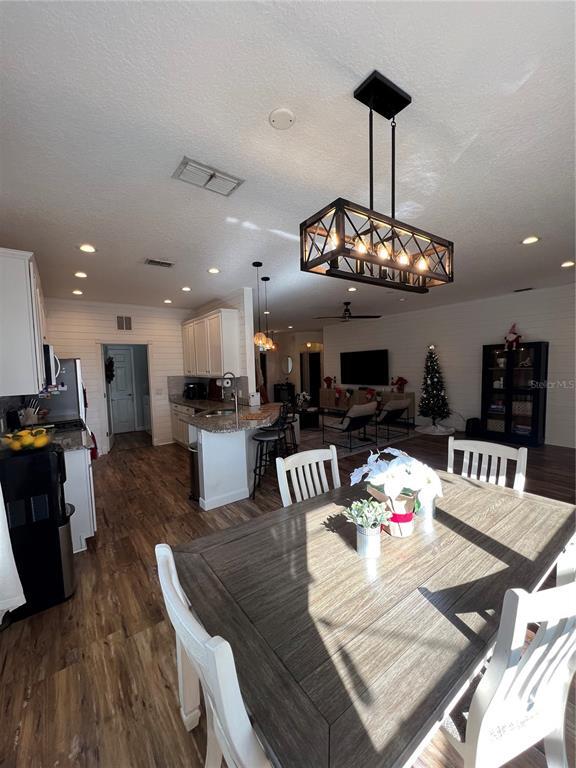 Building Photo - 221 Asterbrooke Dr