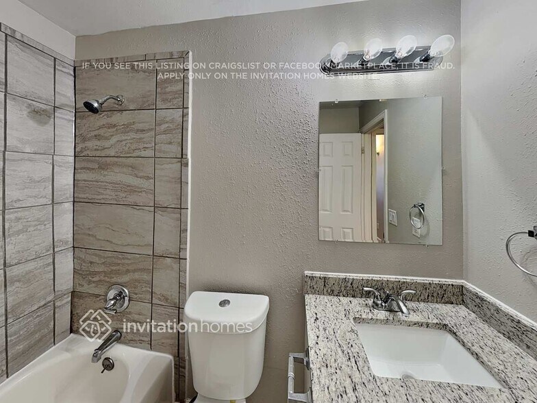 Building Photo - 2821 S Argonne St