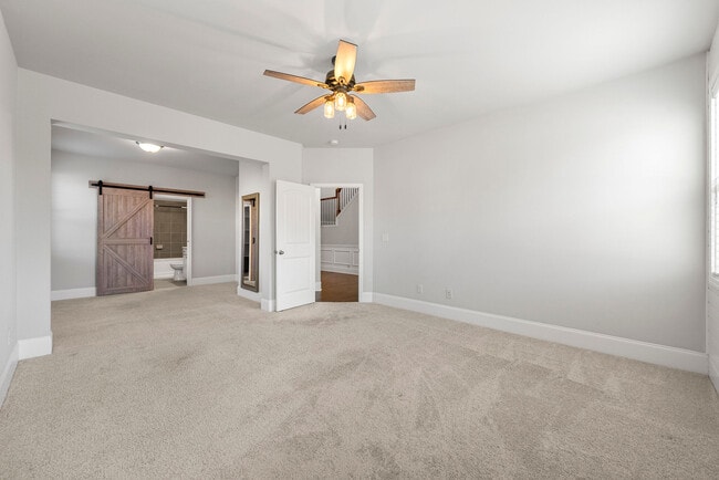 Building Photo - 5230 Scenic Valley Dr