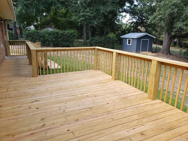 Building Photo - 1203 Oates Rd