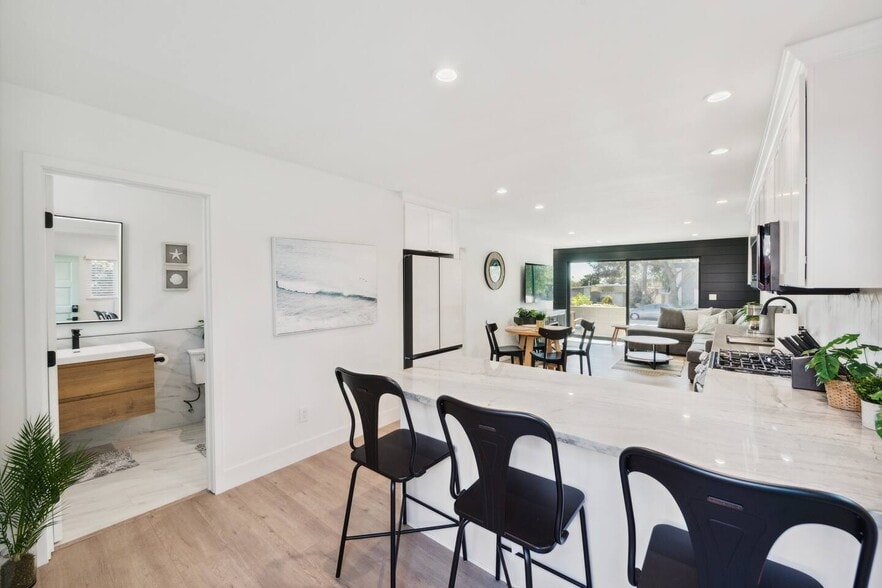 Building Photo - 2138 Reed Ave