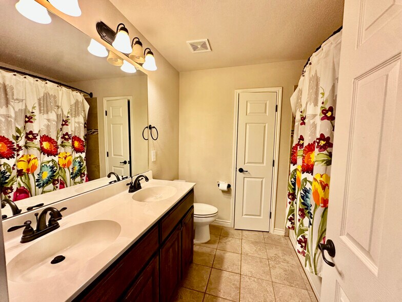 Building Photo - 705 Cypress Hill Dr