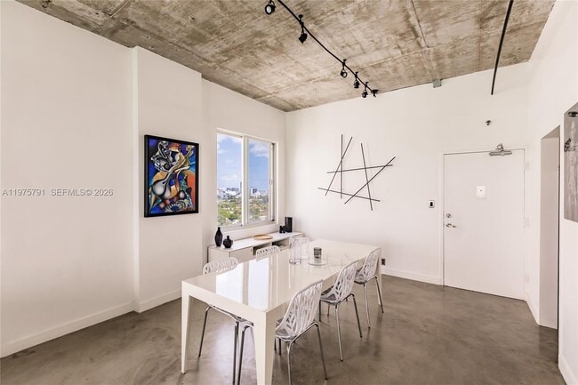 Building Photo - 1000 West Ave