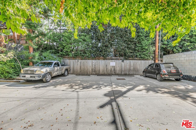 Building Photo - 11616 Chenault St