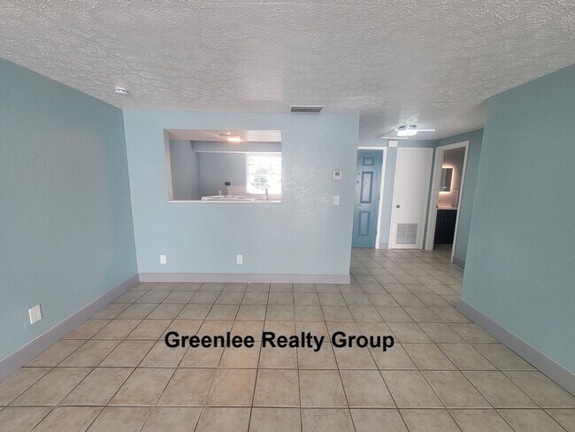 Building Photo - Updated 1 Bed/1 Bath Apt - Water/Sewer/Trash Included in Rent - Private Fenced-in Back Patio - Ti...