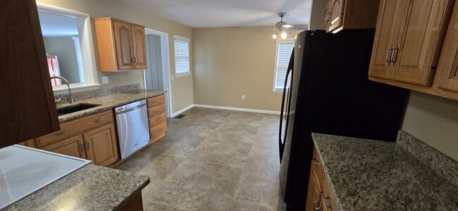 Building Photo - 801 N Ohio St