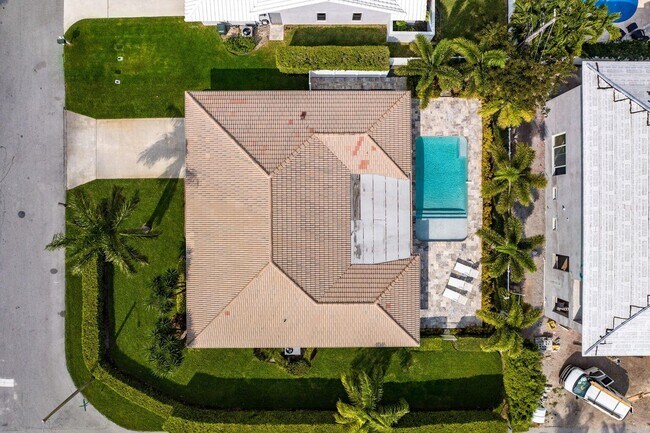 Building Photo - 899 Barcelona Dr
