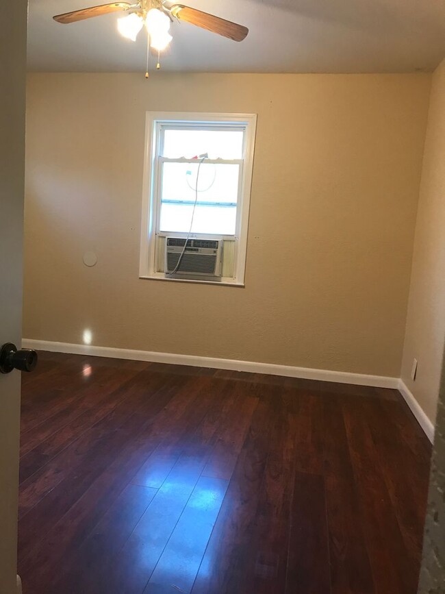 Building Photo - 1 Bedroom 1 Bath in Leesville