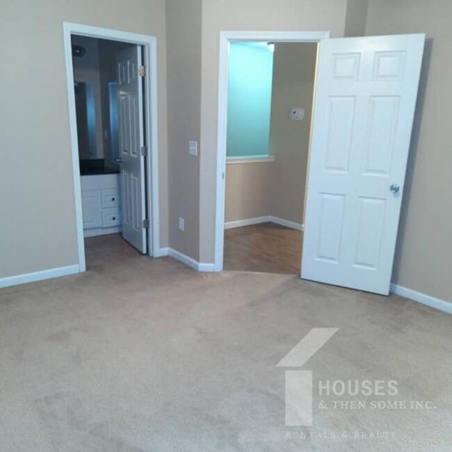 Building Photo - 515 Fairview Rd