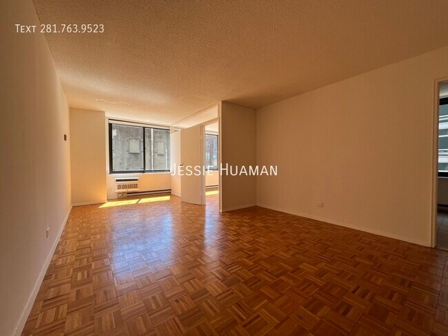 Building Photo - 300 E 34th St