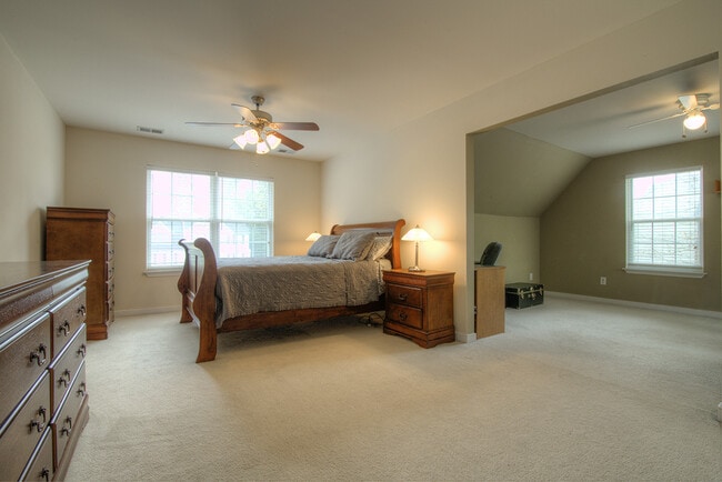 Building Photo - Large 3 Bedroom Home in Glen Allen! ***Available Mid July 2026***