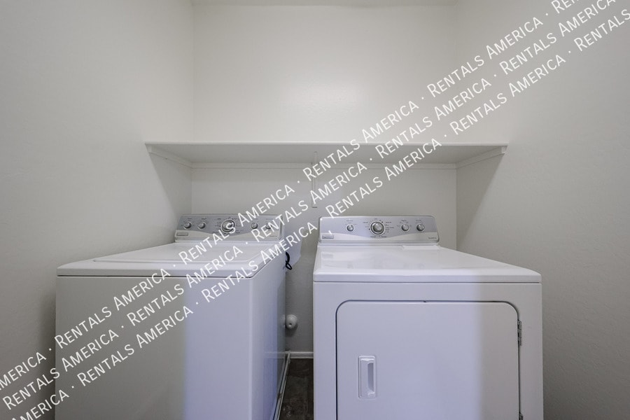 Building Photo - 43608 Caven Dr