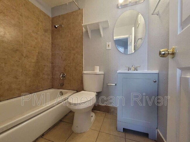 Building Photo - 3729 Balsam St