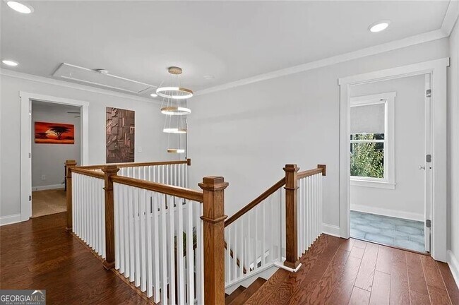 Building Photo - 813 Coleman St SW