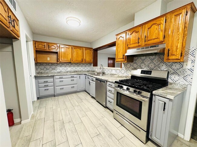 Building Photo - 7905 Turquoise Ln