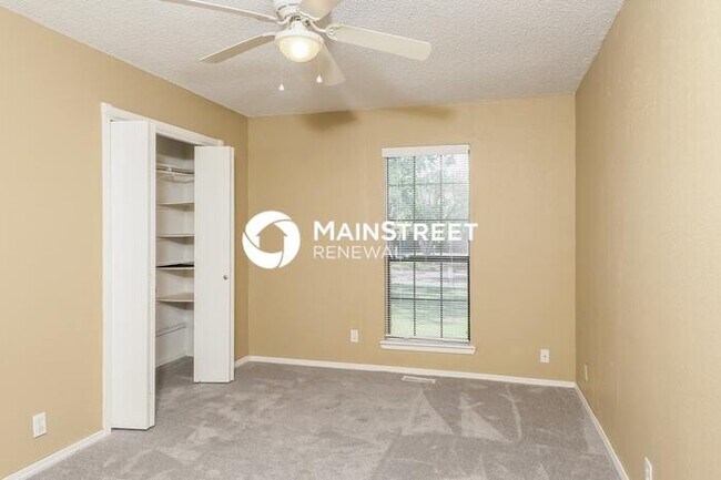 Building Photo - 4 Bedroom Pet-Friendly Home in Edmond, OK with Main Street Renewal