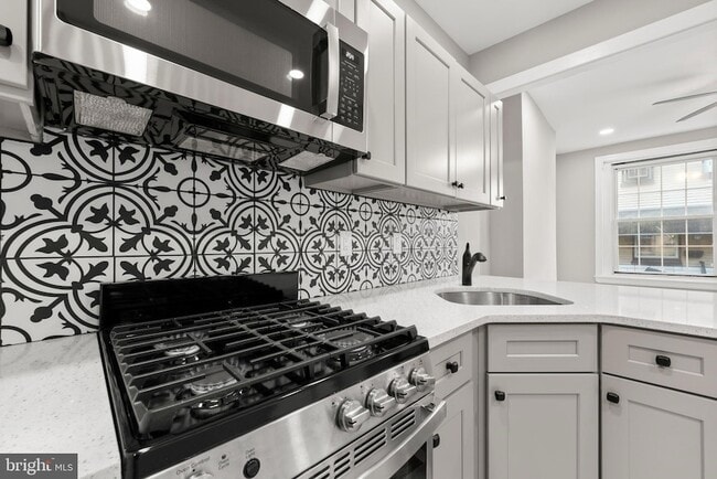 Building Photo - 601 Miller St