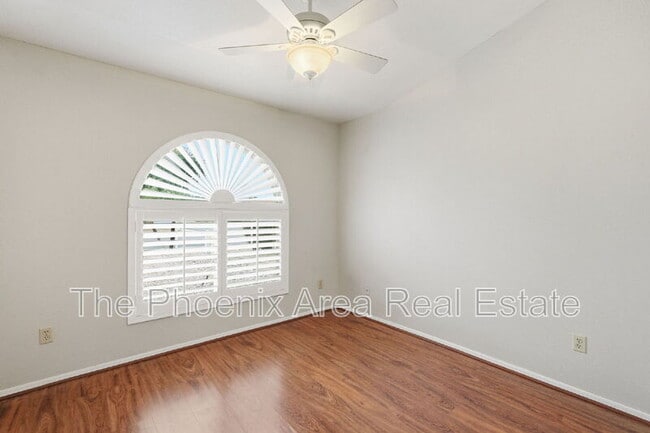 Building Photo - 4425 E Douglas Ave