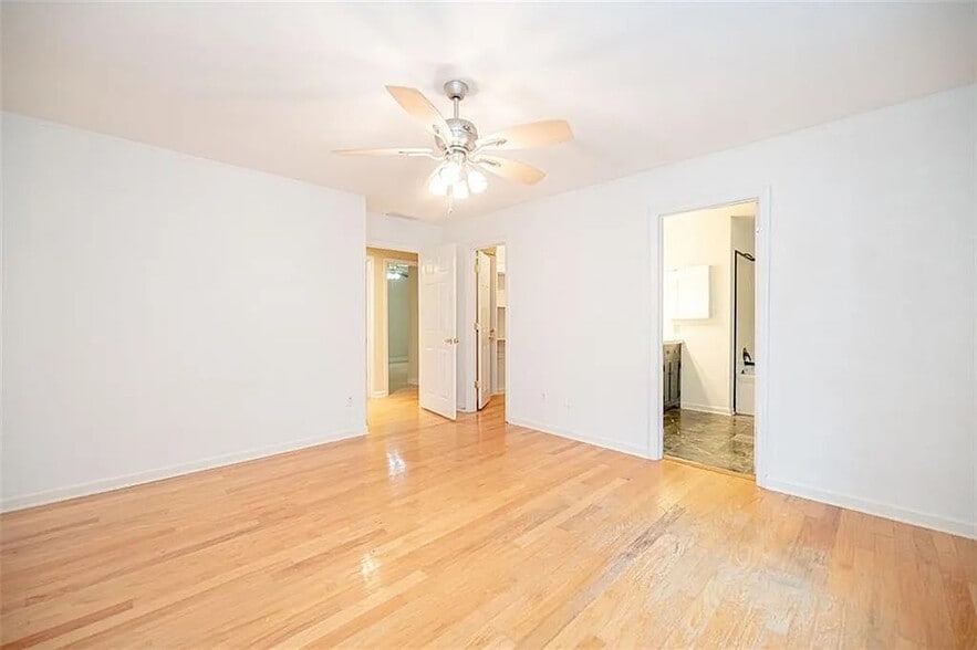 Building Photo - Room in Townhome on Cooper Lake Dr SE