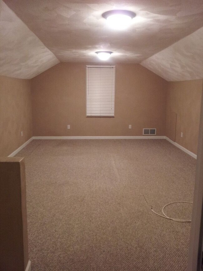 Building Photo - 917 N Center