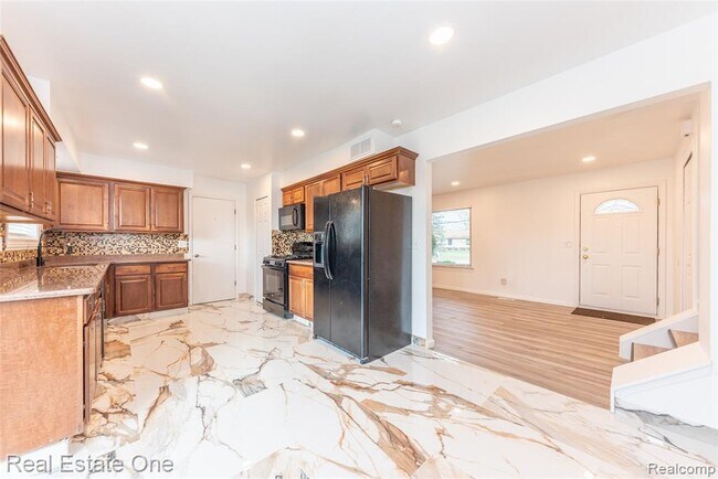 Building Photo - 29489 Geraldine Rd