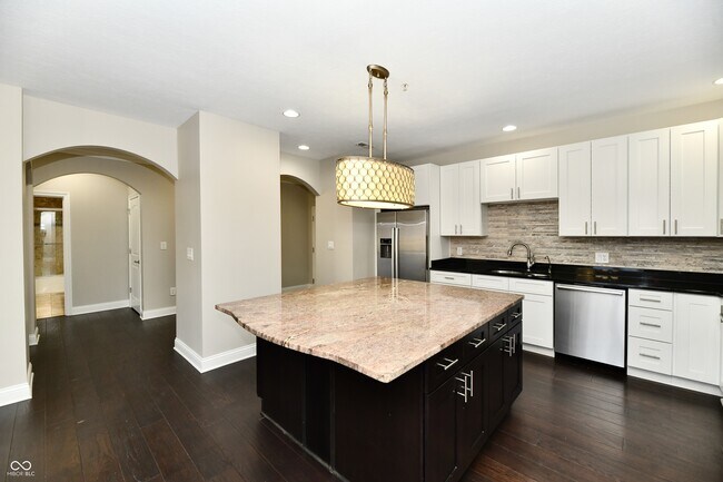 Building Photo - 8555 One W Dr