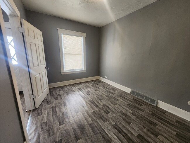 Building Photo - 3443 Regent Rd