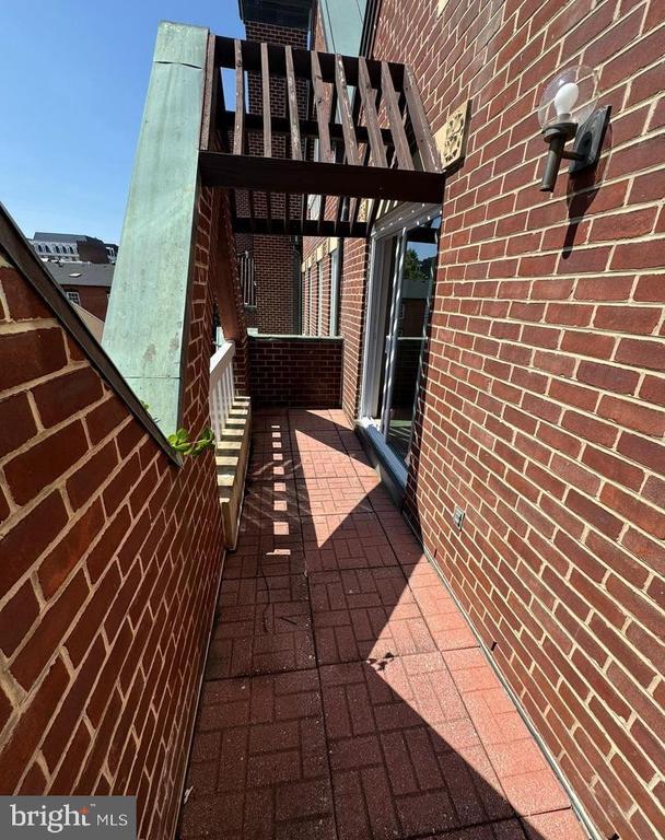 Building Photo - 115 S Lee St