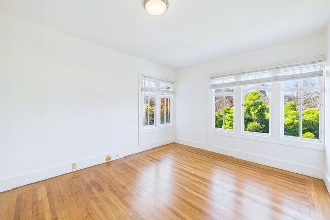 Building Photo - 924 Clayton St