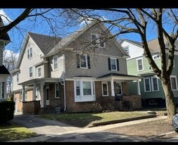 Building Photo - 5 Thayer St