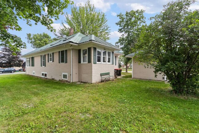 Building Photo - 100 W Main St