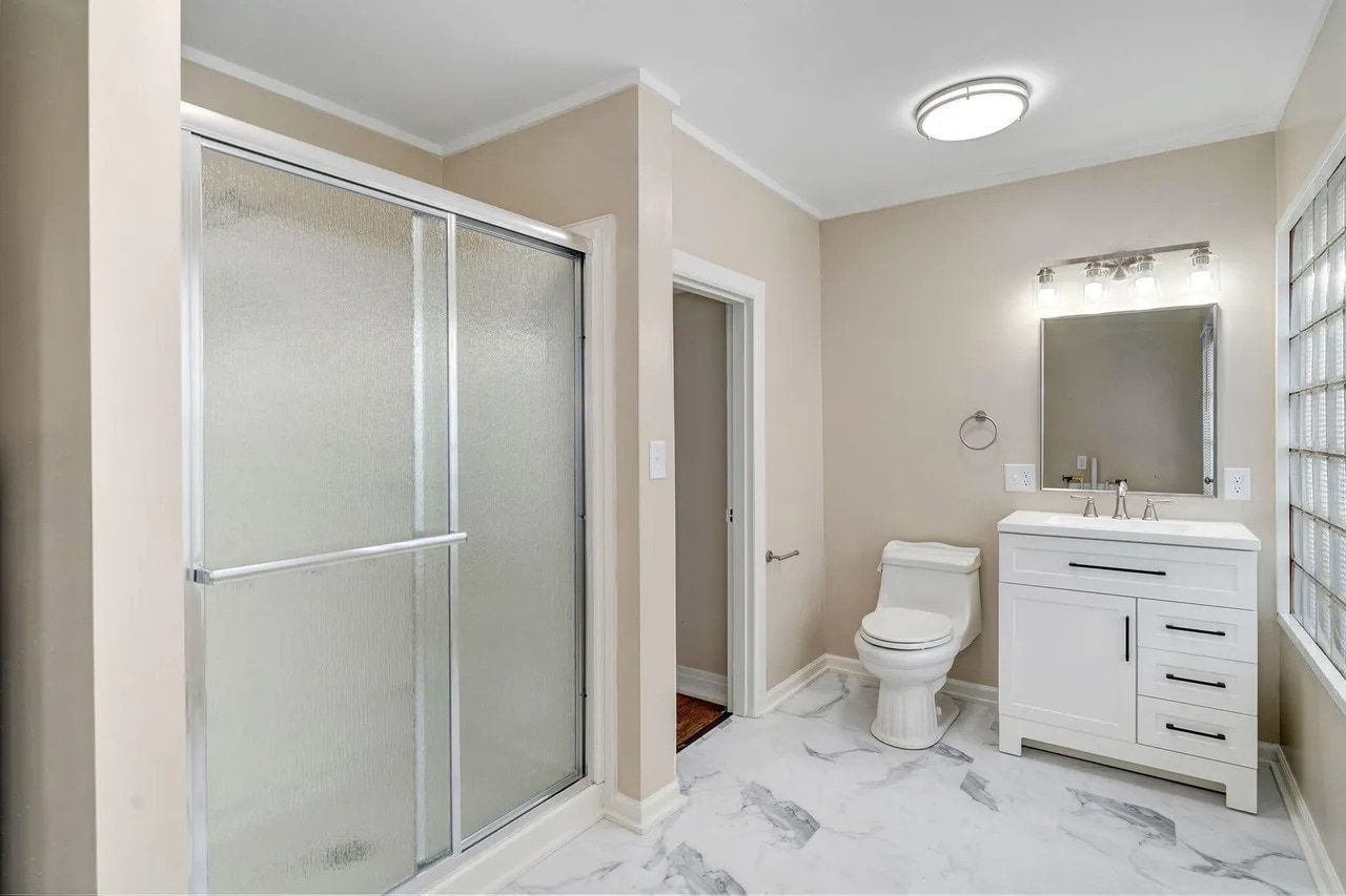 Building Photo - 103 E Meadow Ave