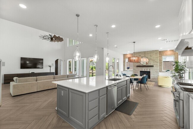 Building Photo - 62 N Curly Willow Cir