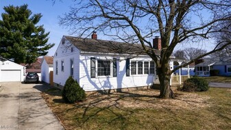 Building Photo - 349 Notre Dame Ave