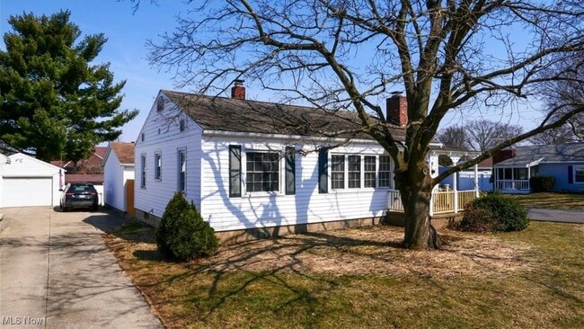 Building Photo - 349 Notre Dame Ave