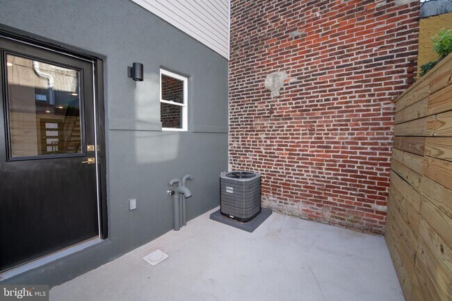 Building Photo - 1512 S Beulah St