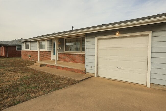 Building Photo - 804 NW 8 St