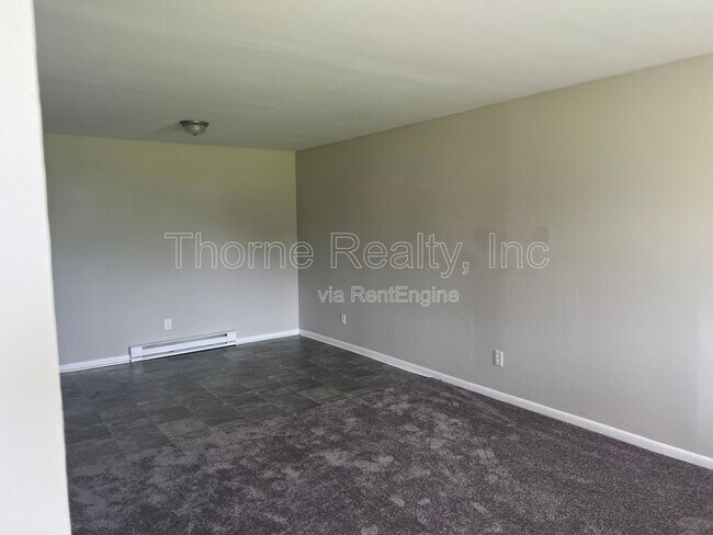 Building Photo - 400 E Northern Blvd