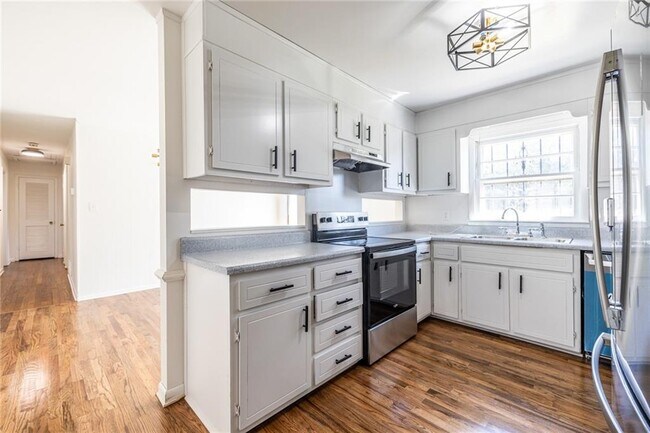 Building Photo - 2058 Green Forrest Dr