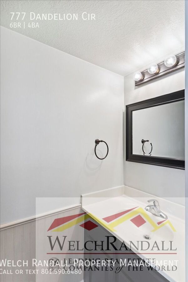 Building Photo - 777 Dandelion Cir
