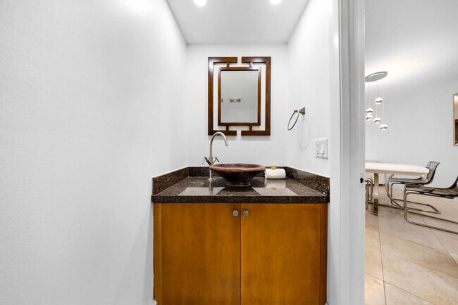 Building Photo - 1717 N Bayshore Dr