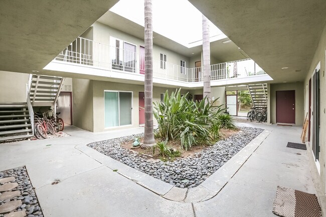 Building Photo - 2611 Ocean Ave