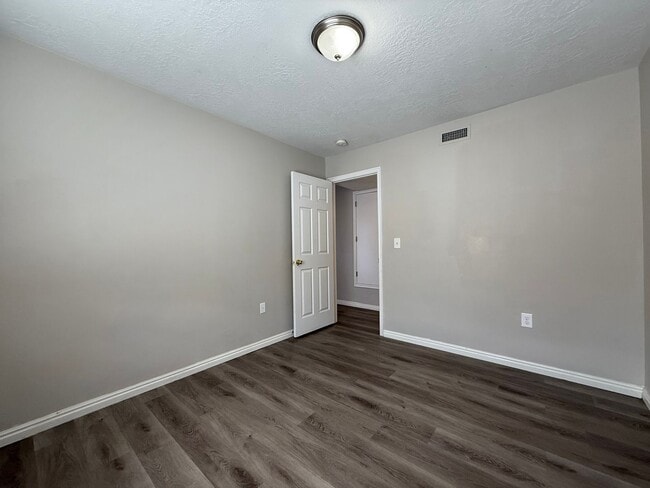Building Photo - Spacious 3-Bedroom Condo in Orem!