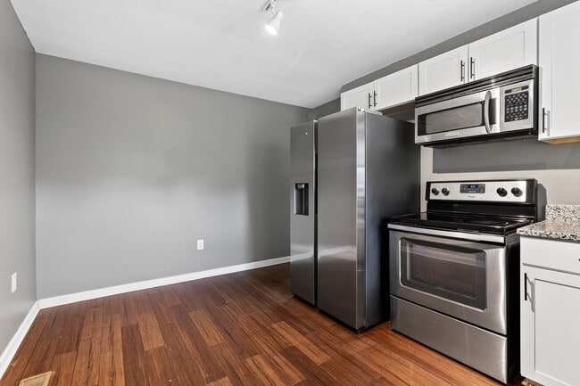 Building Photo - Pet Friendly House