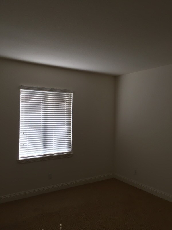 Building Photo - Manteca 4 Bedroom 1/2 bath 2 Car Garage ta...