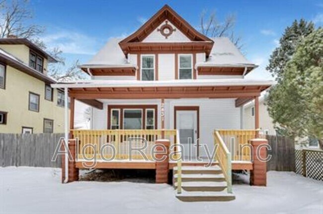 Primary Photo - 2431 N Ilion Ave