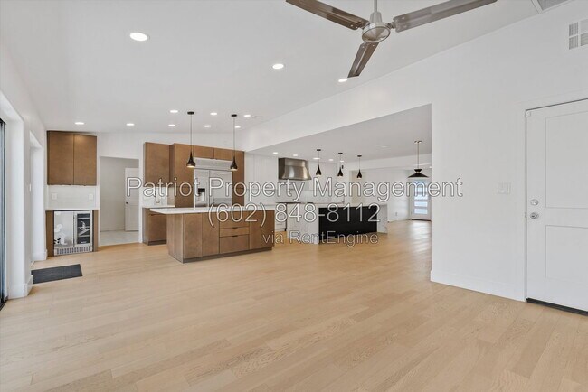 Building Photo - 8515 N 13th Pl
