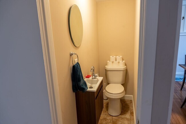 Building Photo - SHADYSIDE RENTAL